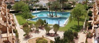 Moderne leilighet med flott basseng, ved siden av havnen, boulevard og stranden