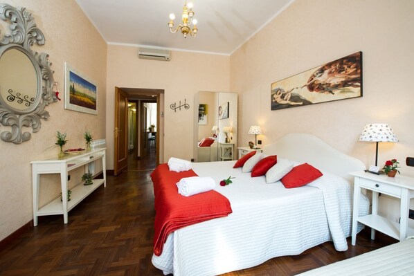 3 bedrooms, iron/ironing board, internet, bed sheets