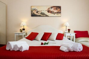 3 bedrooms, iron/ironing board, internet, bed sheets