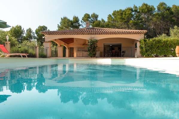 Outdoor pool, a heated pool - House / Villa - DRAGUIGNAN (Draguignan)