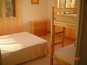 2 chambres, fer et planche à repasser, Wi-Fi gratuit, draps fournis