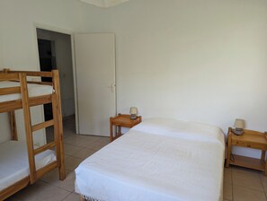 2 sovrum, strykjärn/strykbräda, gratis wi-fi och sängkläder