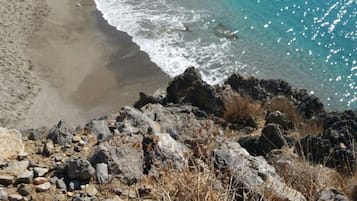 Beach nearby, sun loungers