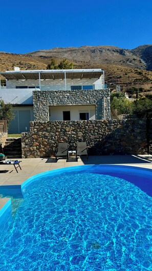 حمّام سباحة خارجي