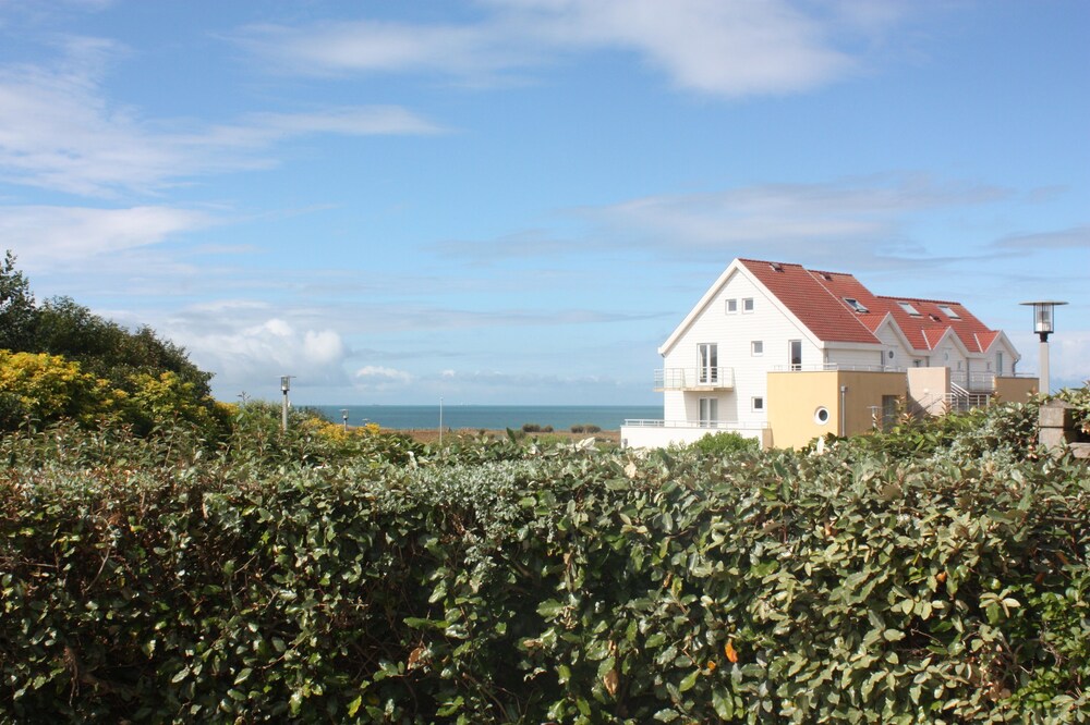 Holiday home "Au grand large" with sea view, within walking distance of the beach