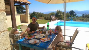 Outdoor dining - Exclusive Villa with stunning, Sea and White Mountains Views and Internet access (Chania)