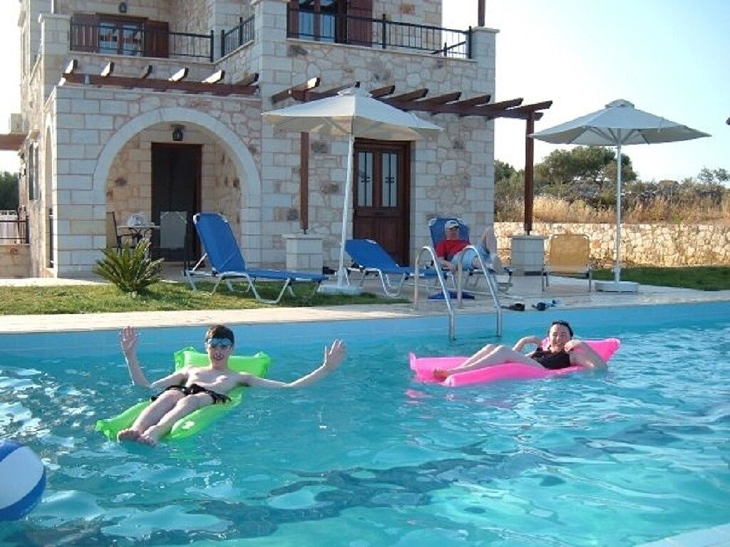 This photo taken long time ago. Villa been upgraded to very high stranded now.
