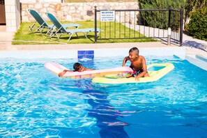 An infinity pool - Exclusive Villa with stunning, Sea and White Mountains Views and Internet access (Chania)