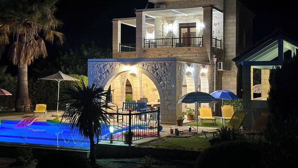 An infinity pool - Exclusive Villa with stunning, Sea and White Mountains Views and Internet access (Chania)