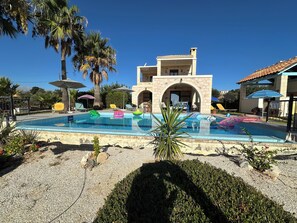 An infinity pool - Exclusive Villa with stunning, Sea and White Mountains Views and Internet access (Chania)