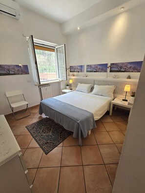 2 bedrooms, iron/ironing board, travel cot, WiFi