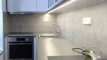 Refrigerador, microondas, horno, placa de cocina