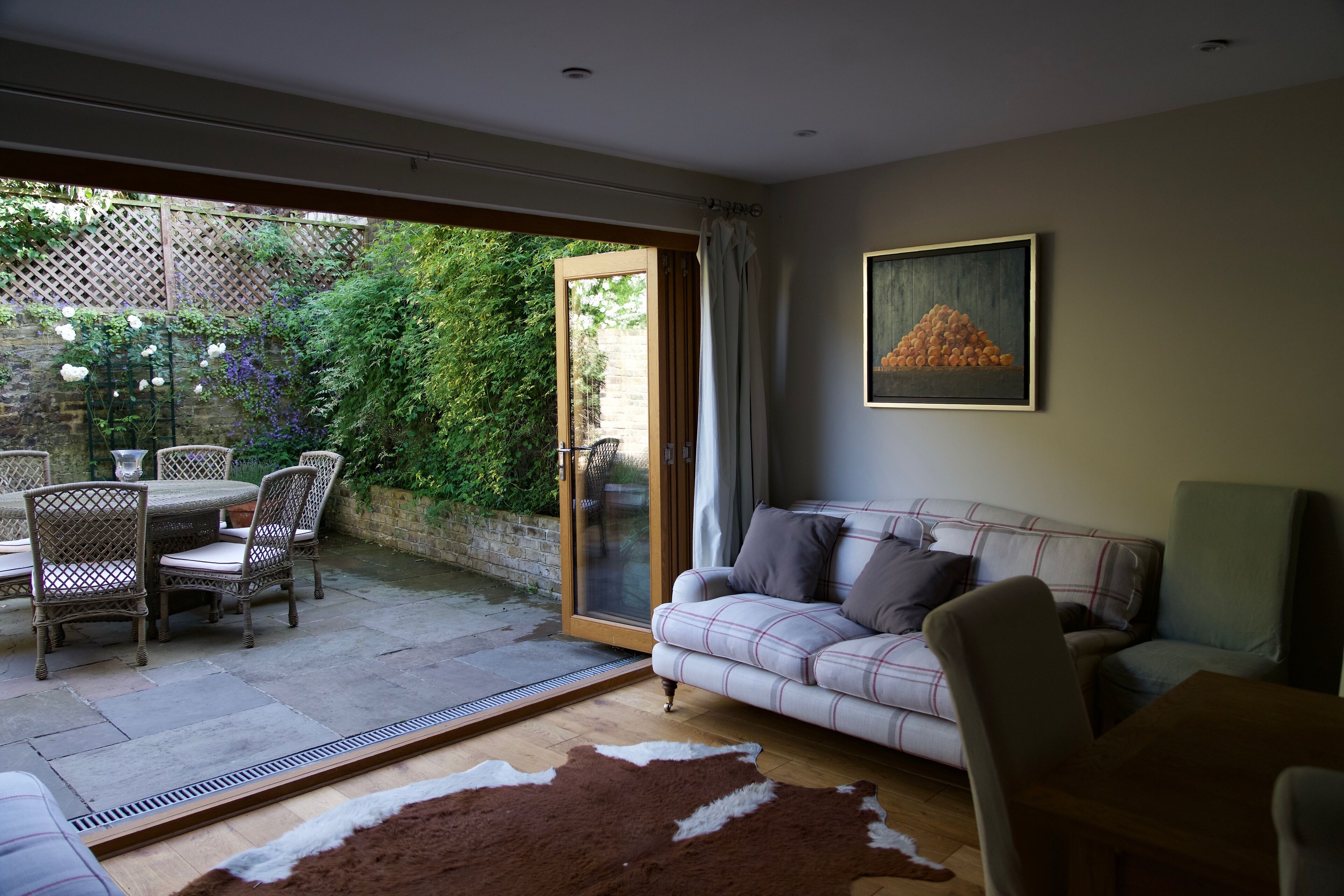Fabulous spacious Garden flat with south facing garden
