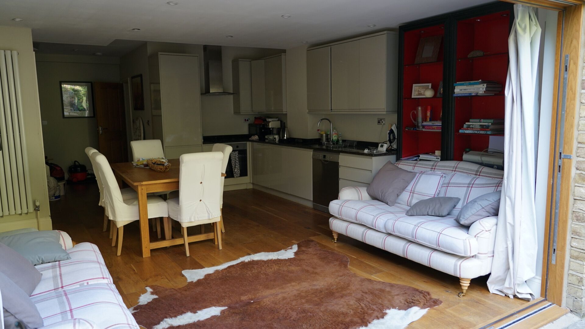 Fabulous spacious Garden flat with south facing garden