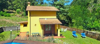 Romantic Riverside Property, small private pool. WIFI . Walk to facilities