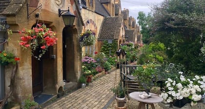 Charming Victorian Wool Cottage on the Cotswold Way in Winchcombe.