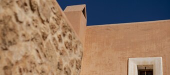 CAN NOVES- Magnificent newly built villa, central and well equipped