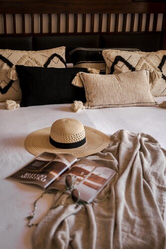 CAN NOVES – Wunderschöne neu erbaute Villa, zentral und gut ausgestattet