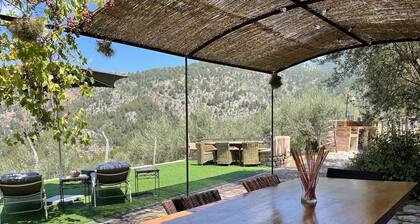 Mountain Cottage in Mallorca, secluded area with BBQ and private swimming pool