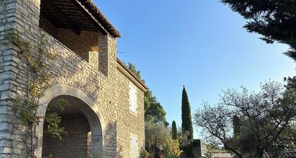 Gordes, Provence, sehr schönes Anwesen, 8 Gehminuten vom Dorf entfernt