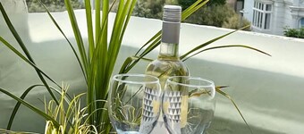 Roof Terrace Beach at end of road, Private Parking