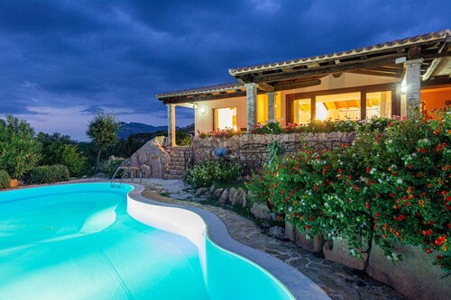 Villa Brandinchi: amazing villa with seaview, close to the beach with professional desinfection.