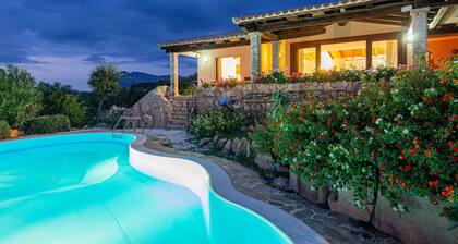 Villa Brandinchi: amazing villa with seaview, close to the beach with professional desinfection.