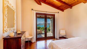 5 bedrooms, travel cot, free WiFi