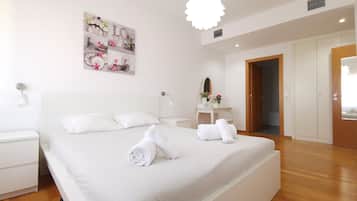 3 bedrooms, iron/ironing board, free WiFi, bed sheets