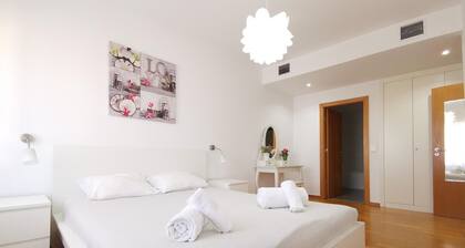 High Floor Apartment with River View Parque Nacoes Expo13