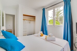 4 bedrooms, iron/ironing board, travel cot, free WiFi