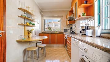 Refrigerador, microondas, parrilla de estufa y lavavajillas