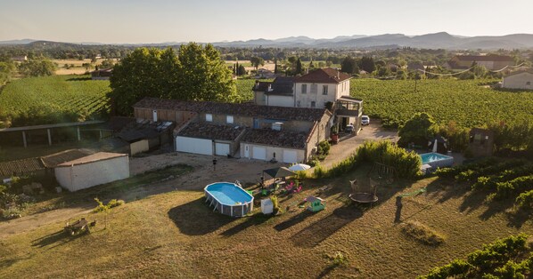 Exterior - cottage 8 people 4 bedrooms 3 stars in a farmhouse surrounded by vineyards (Saint-Hilaire-De-Brethmas)
