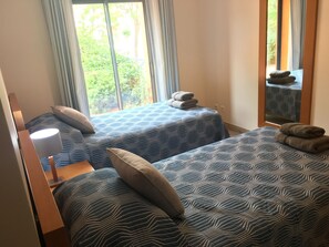 2 bedrooms, in-room safe, iron/ironing board, travel crib - Modern Spacious Poolside, Ground-floor apartment in Corcovada Albufeira (Albufeira)