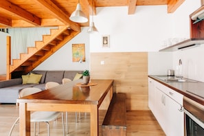 Fridge, oven, stovetop, dishwasher