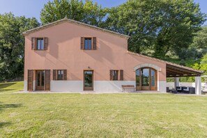 Exterior - Villa Linda with splendid view and swimming pool in the Marche countryside, 30 minutes from the sea (San Lorenzo in Campo)