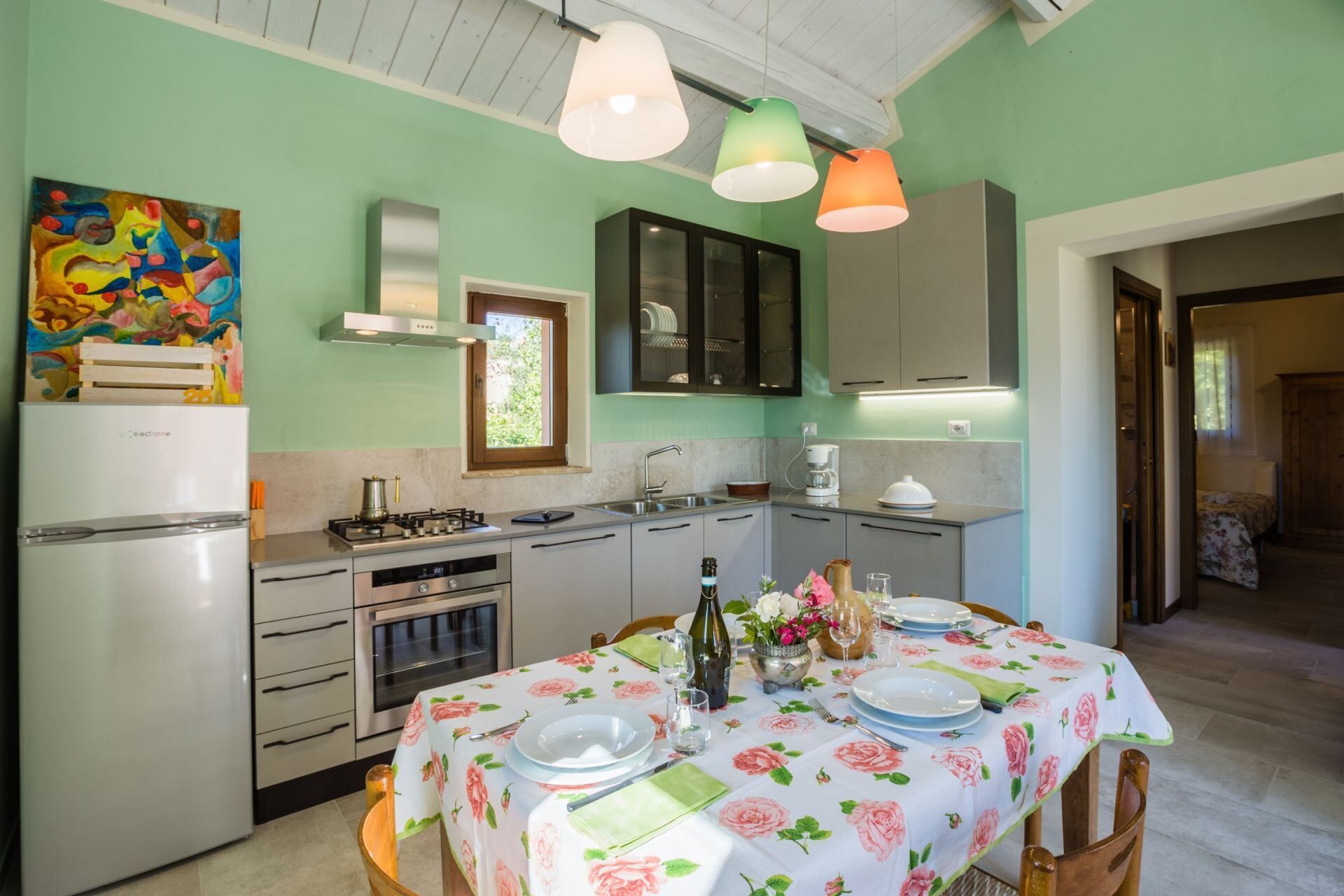 Kühlschrank, Mikrowelle, Ofen, Geschirrspüler