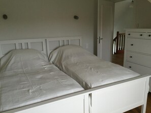 5 Schlafzimmer, Bügeleisen/Bügelbrett, Reisekinderbett, kostenloses WLAN
