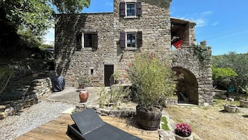 Enceinte de lâhĂ©bergement