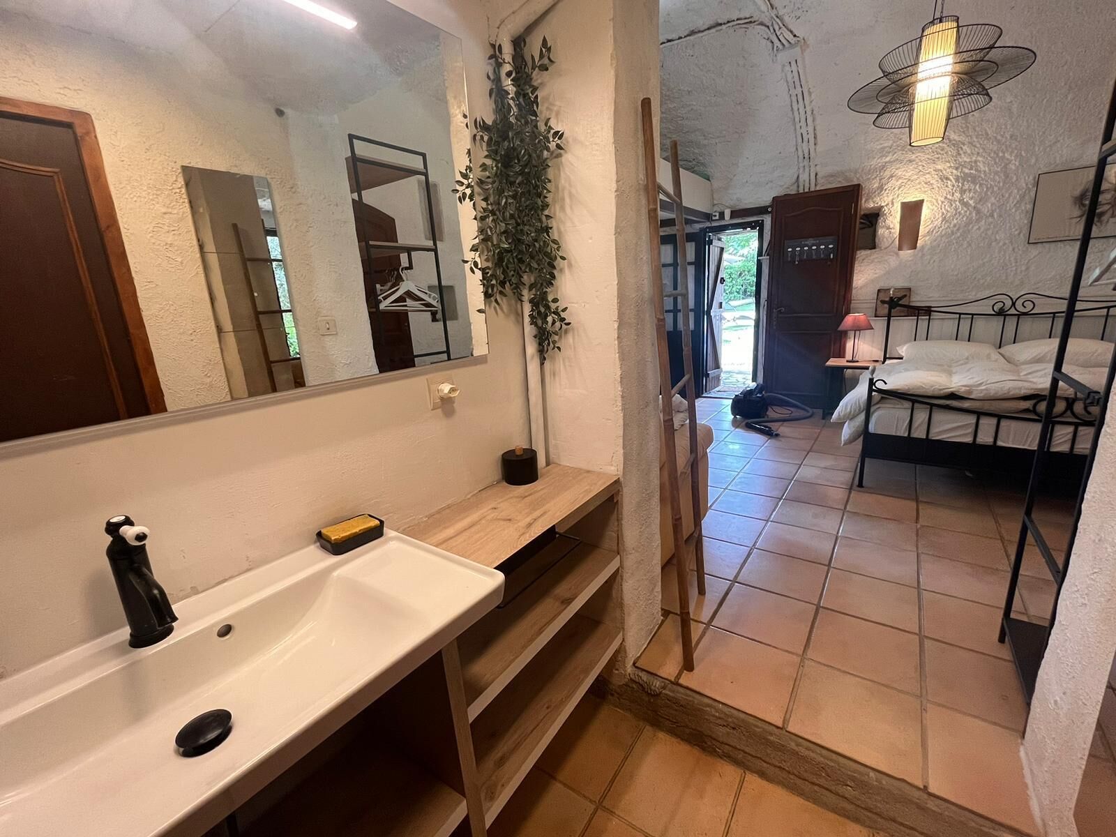 5 chambres, fer et planche à repasser, lit parapluie, Wi-Fi gratuit