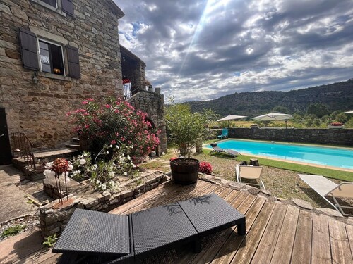 Vacation home with private pool for 6 to 10 people, South Ardèche
