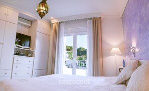 5 Schlafzimmer, Zimmersafe, Schreibtisch, Bügeleisen/Bügelbrett