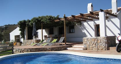 Villa de 4 dormitorios y piscina con fantásticas vistas!