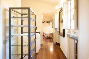 3 slaapkamers, een strijkplank/strijkijzer, gratis wifi, beddengoed