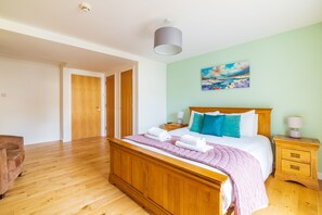 2 slaapkamers, een strijkplank/strijkijzer, gratis wifi, beddengoed