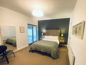 4 Schlafzimmer, Bügeleisen/Bügelbrett, Reisekinderbett, kostenloses WLAN