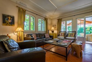 TV, fireplace, DVD player