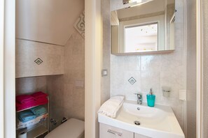 Towels - Landscape below apartment (Corniglia)