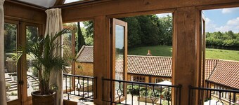 Vackert utformad, öppen planlösning nära Great Tew