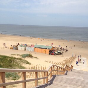 Beach nearby, beach towels